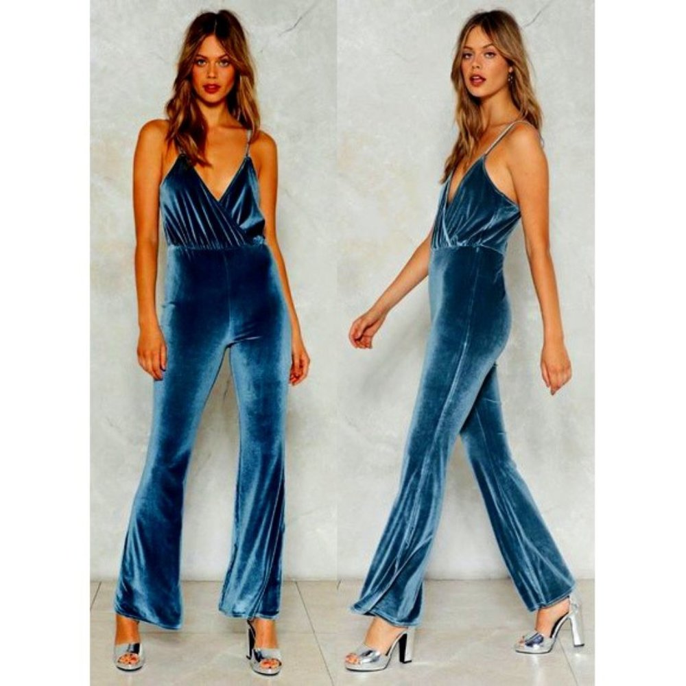 💋STUNNING💋 Retro 60's Vibe Strappy Flare Jumpsuit in Blue Velvet